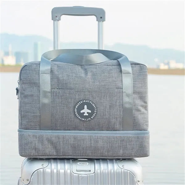 Dry and wet separation travel bag in purple made of waterproof cationic Oxford cloth, showing cube shape with double chambers