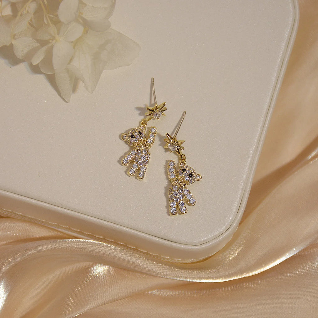 Korean-style star stud earrings for women, diamond finish, gold colour with silver needle post