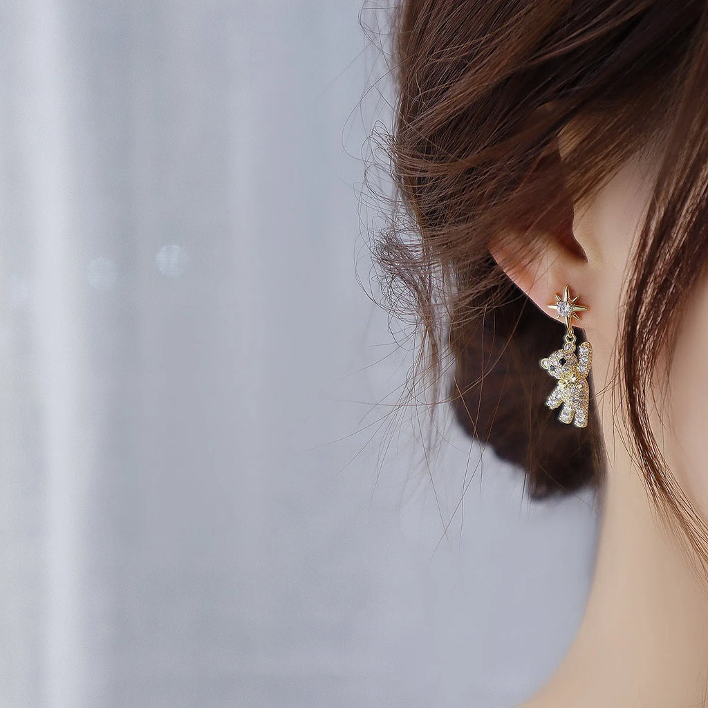 Korean-style star stud earrings for women, diamond finish, gold colour with silver needle post