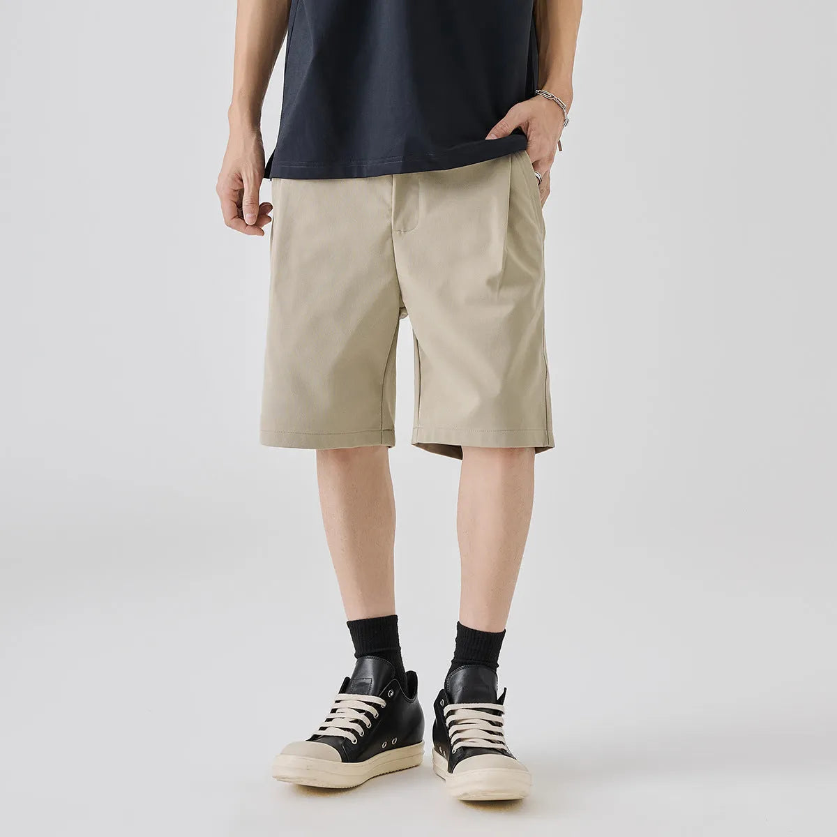 Straight-leg summer business casual trousers in khaki colour with five-pocket design
