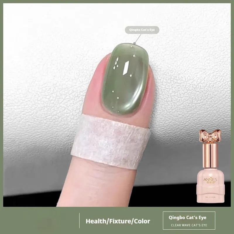 Micro glass bead cat's eye gel nail polish bottle showing cat's eye visual effect