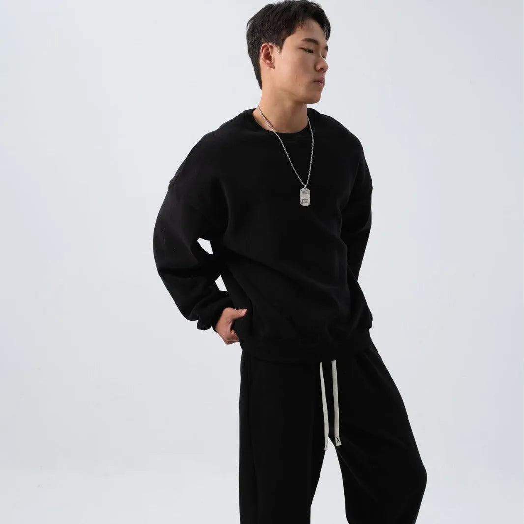 Man wearing a men's army green polar fleece sports suit with long sleeve coat and loose padded trousers.