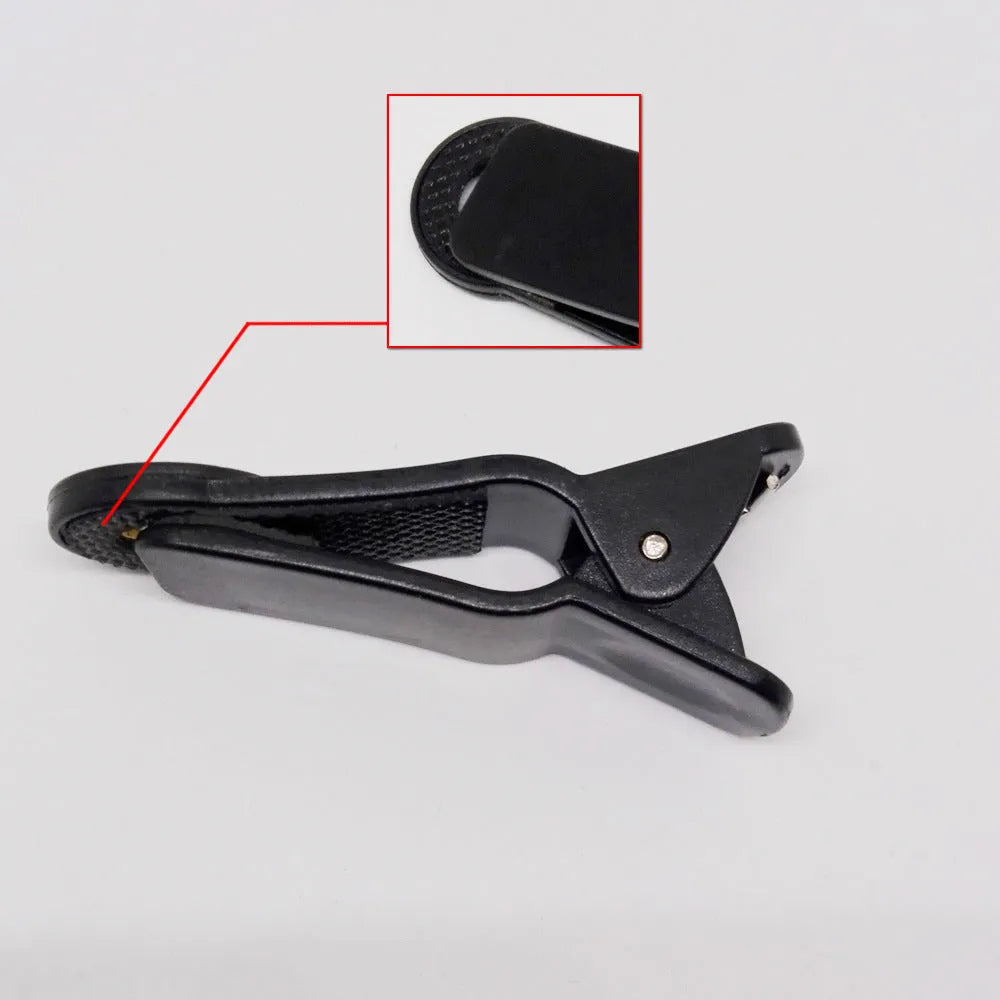 12x telescopic zoom lens with universal collar clip attached to a mobile phone for long-distance photography.