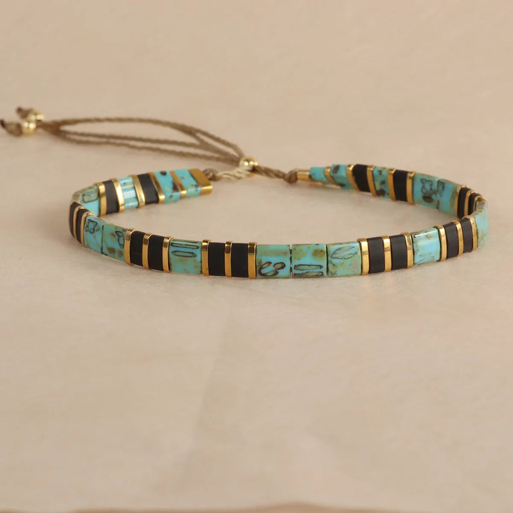 Geometric pull bead bracelet with glass and coloured glaze beads in round design