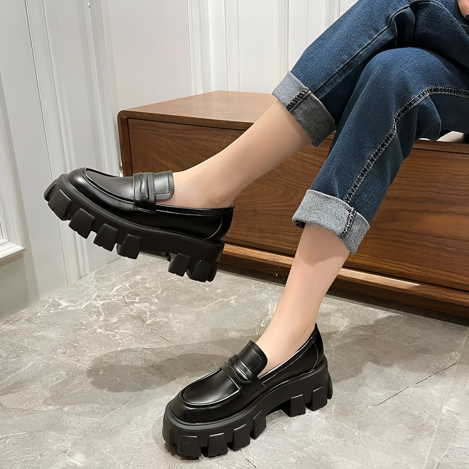 Men's wide fat foot loafers in patent leather with rubber sole and muffin base heel