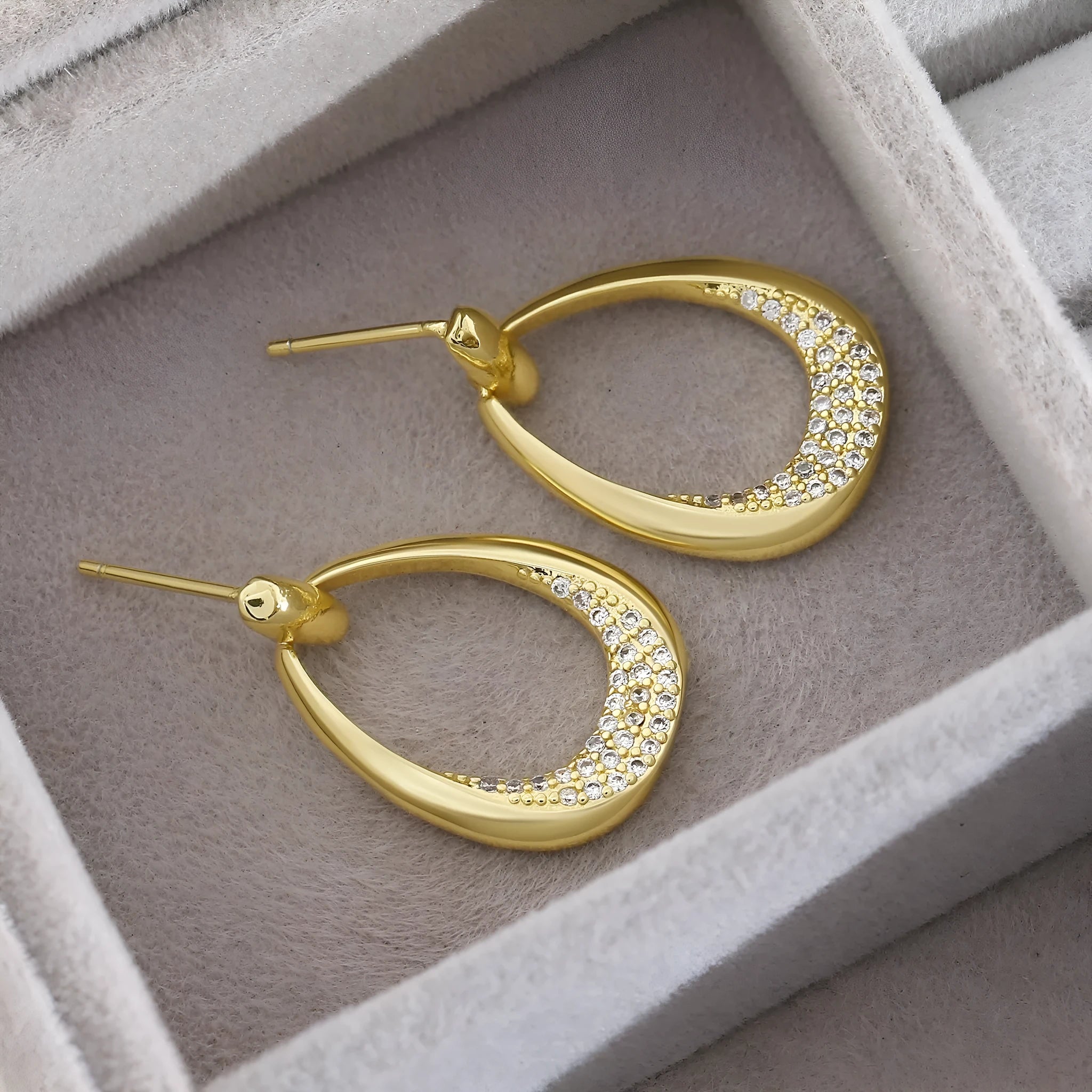 Yellow gold geometric drop earrings for women, showing 2.6x1.7cm size.