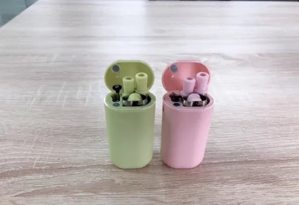 Folding reusable stainless steel drinking straw with cleaning rod and storage box in a pocket