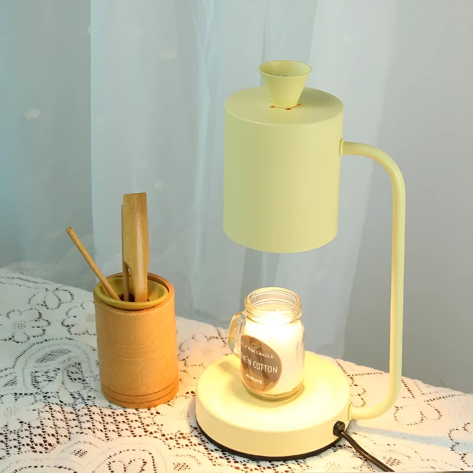 White European-style melting wax aromatherapy lamp with metal holder and dimmer switch