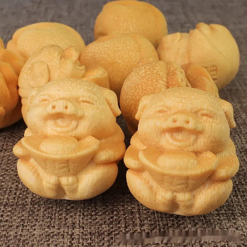 Fulu pig bamboo carving ornament measuring 4cm high with traditional Chinese motif