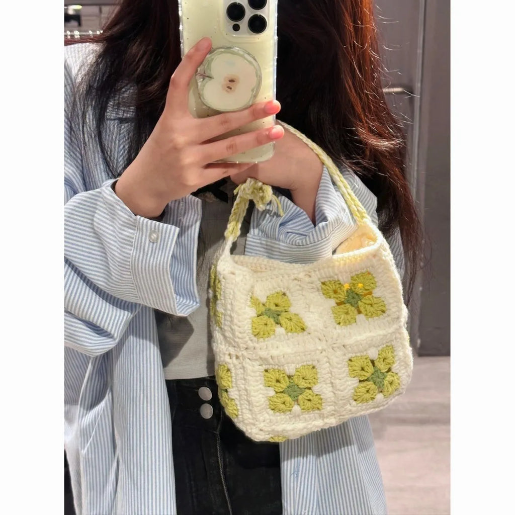 Handmade crochet cherry blossom handbag in cotton with magnetic buckle closure