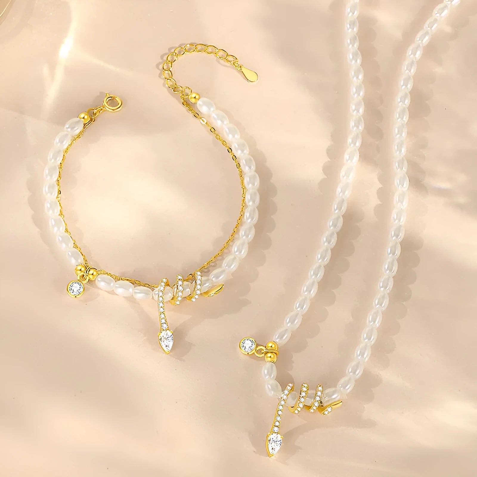 Pearl snake beaded bracelet in 925 silver with geometric snake charm and electroplated finish