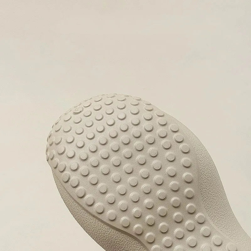 Fashion thick-soled EVA clogs slippers in black for women and men, non-slip indoor outdoor beach shoes with wrapped toe