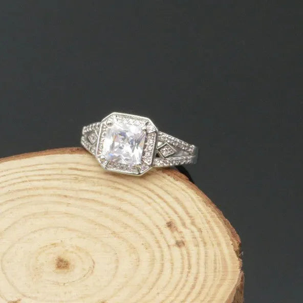 Platinum colour geometric women's ring with hollow design and inlaid zircon stone.