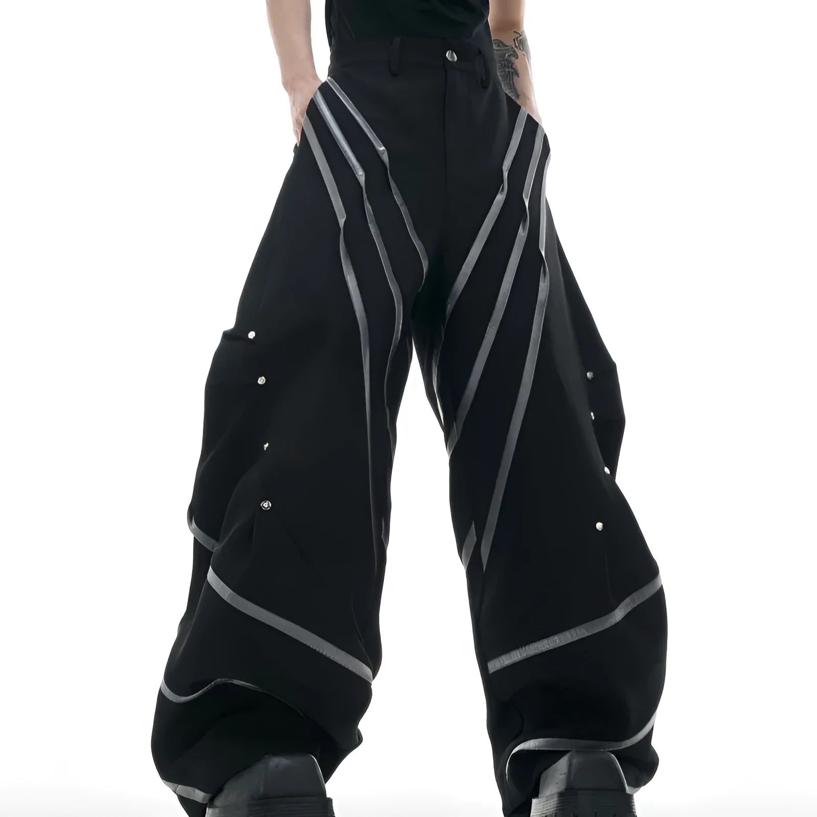 Men's polyester trousers with three-dimensional cutting and metal striped rivet pleated design in black and white colour options