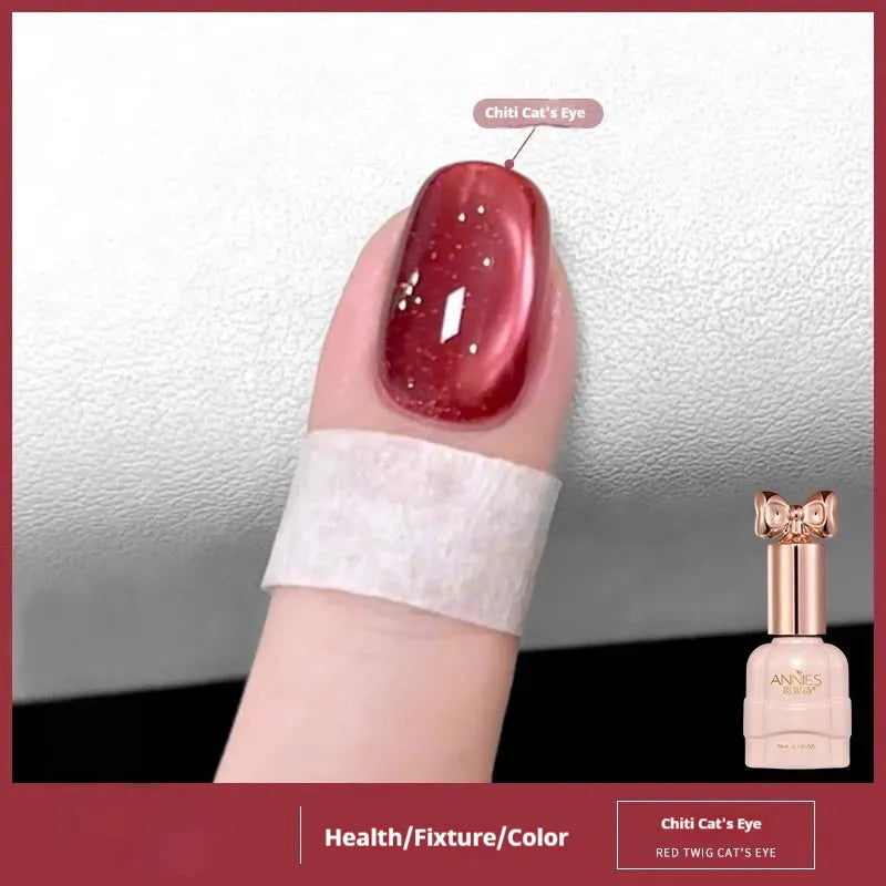Micro glass bead cat's eye gel nail polish bottle showing cat's eye visual effect