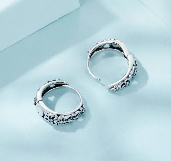 Retro hollow butterfly zircon earrings in sterling silver measuring 14mm by 5mm
