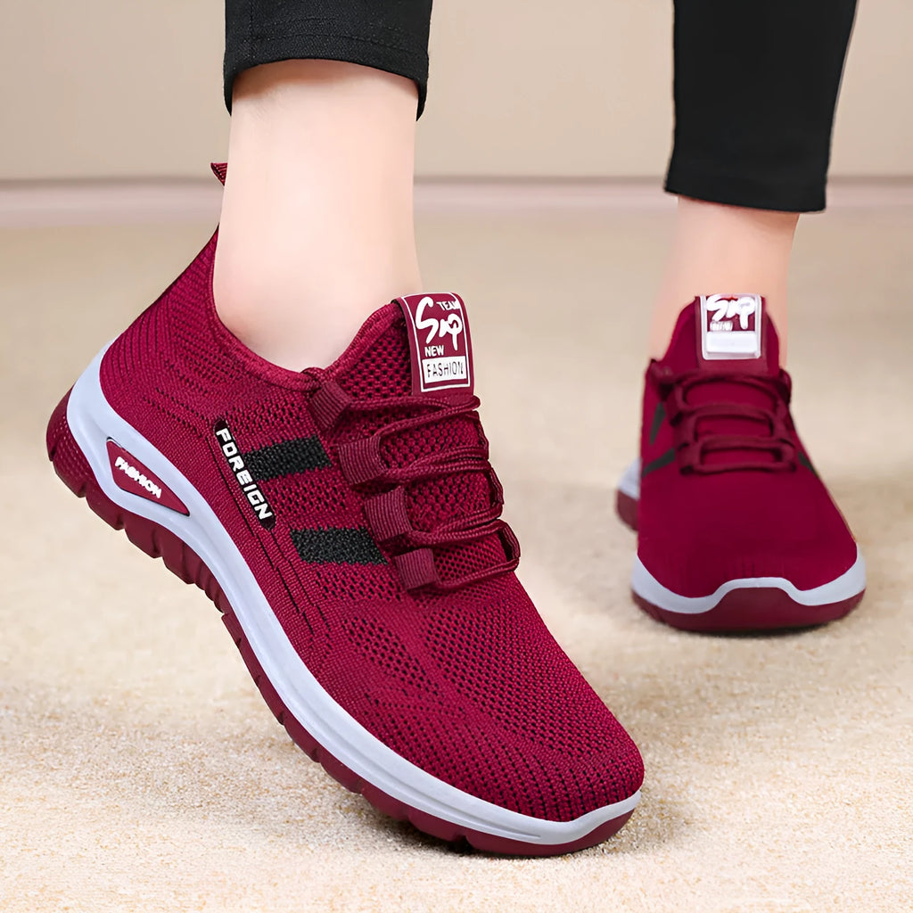 Low-top casual shoes with breathable mesh surface in four colour options