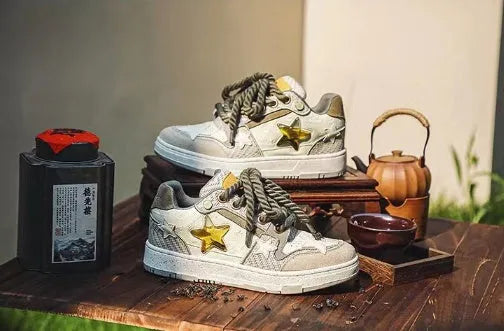 Green star-pattern low-top casual shoes with laces and a thick rubber sole.