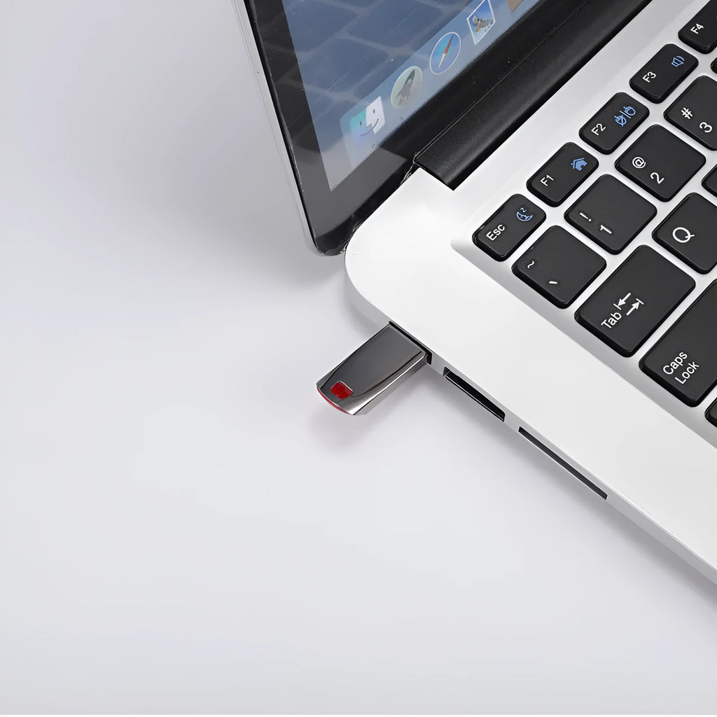 Silver metal USB disk with 2TB capacity and USB 2.0 connector.