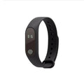 A motion intelligent smart ring on a finger, showing heart rate and step tracking on a smartphone screen.