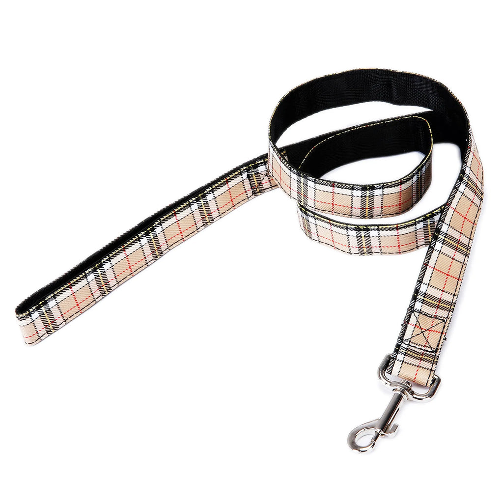Black pet hand holding traction rope with plaid stripe design measuring 120cm in length