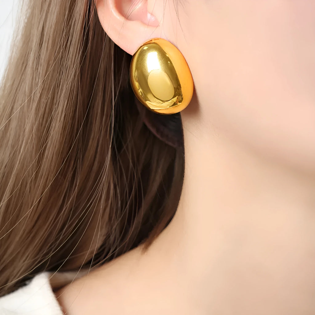 Geometric stainless steel ear studs with a glazed, reflective surface in colour DFE139.