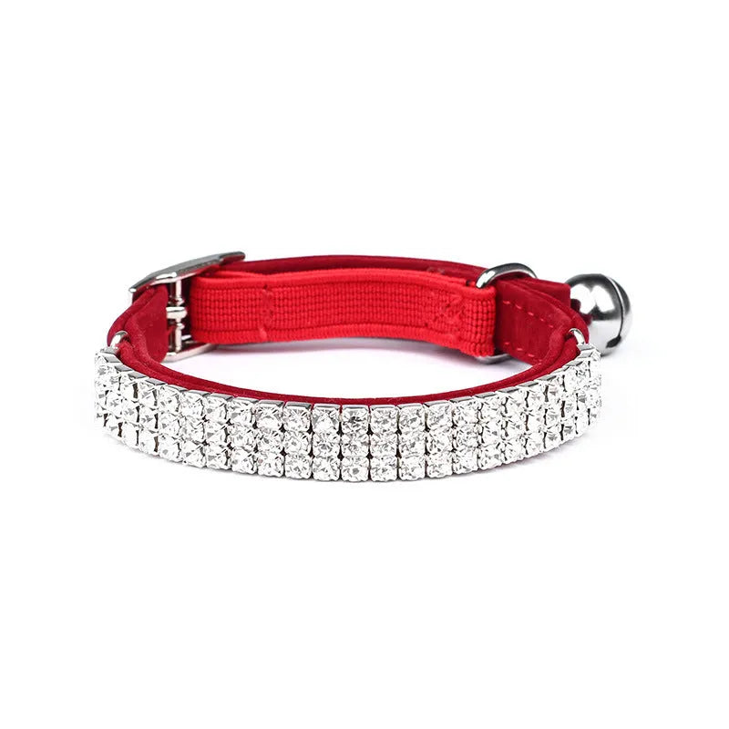 Rhinestone-decorated velvet cat collar adjustable from 20 to 30 cm.