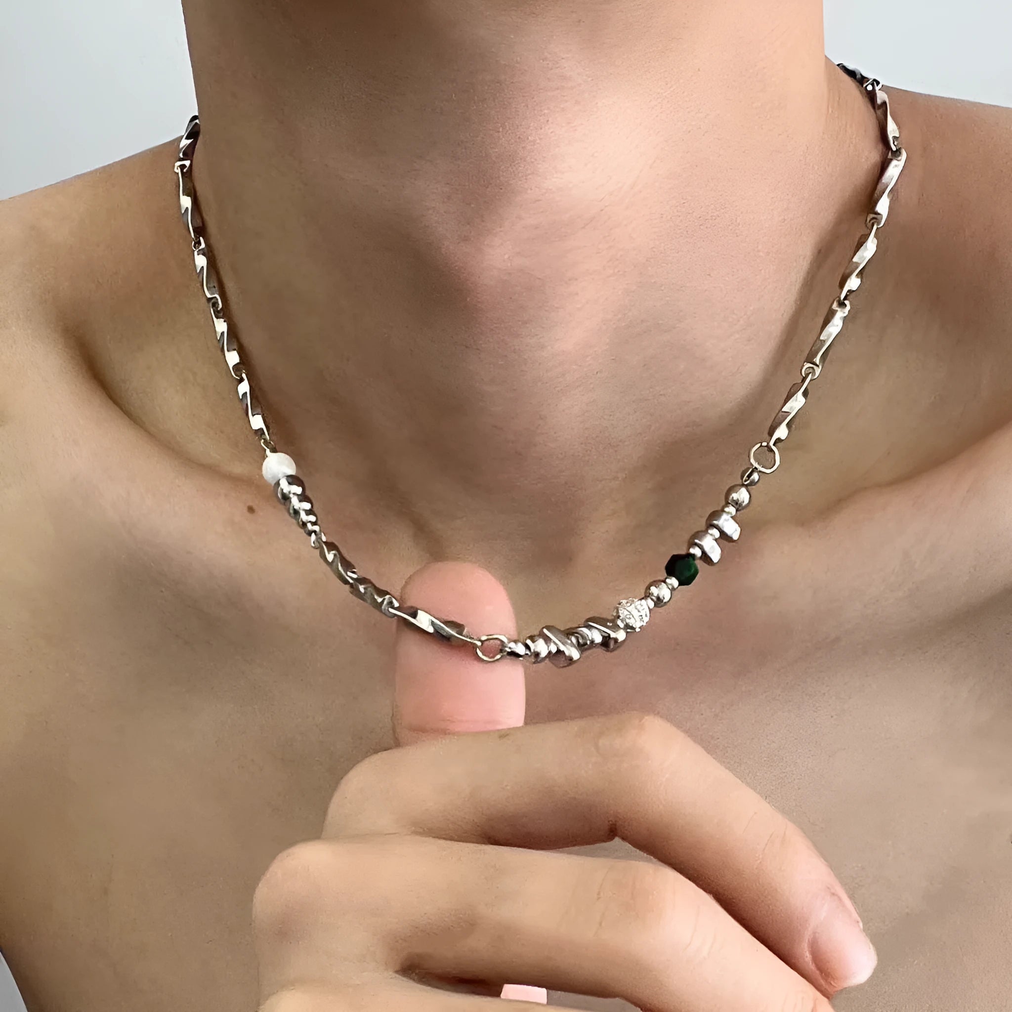 Polished stainless steel necklace in broken silver with adjustable chain, cold wind style, unisex design