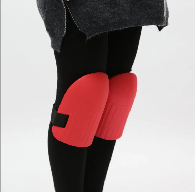 A pair of simple EVA foam knee pads in an army green colour, showing their rectangular shape and thickness.