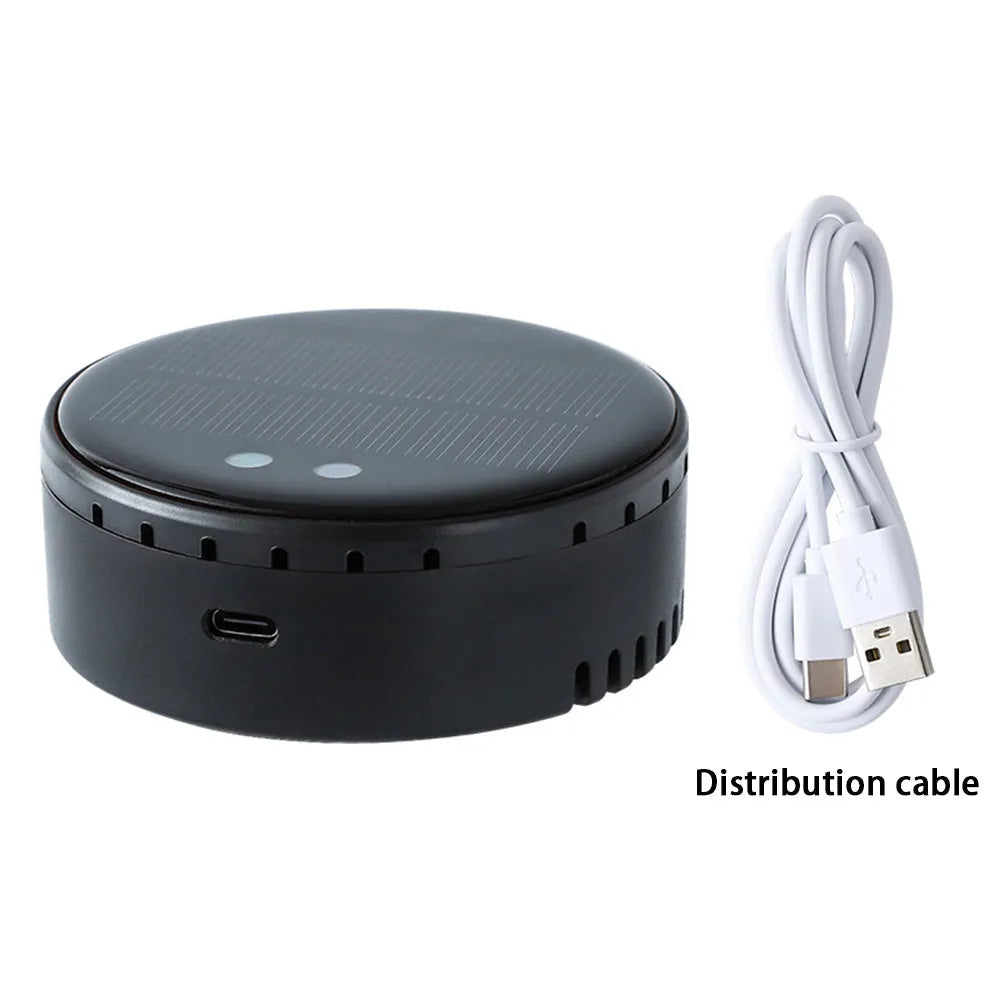 Car mounted solar air humidifier installed on vehicle air conditioning vent
