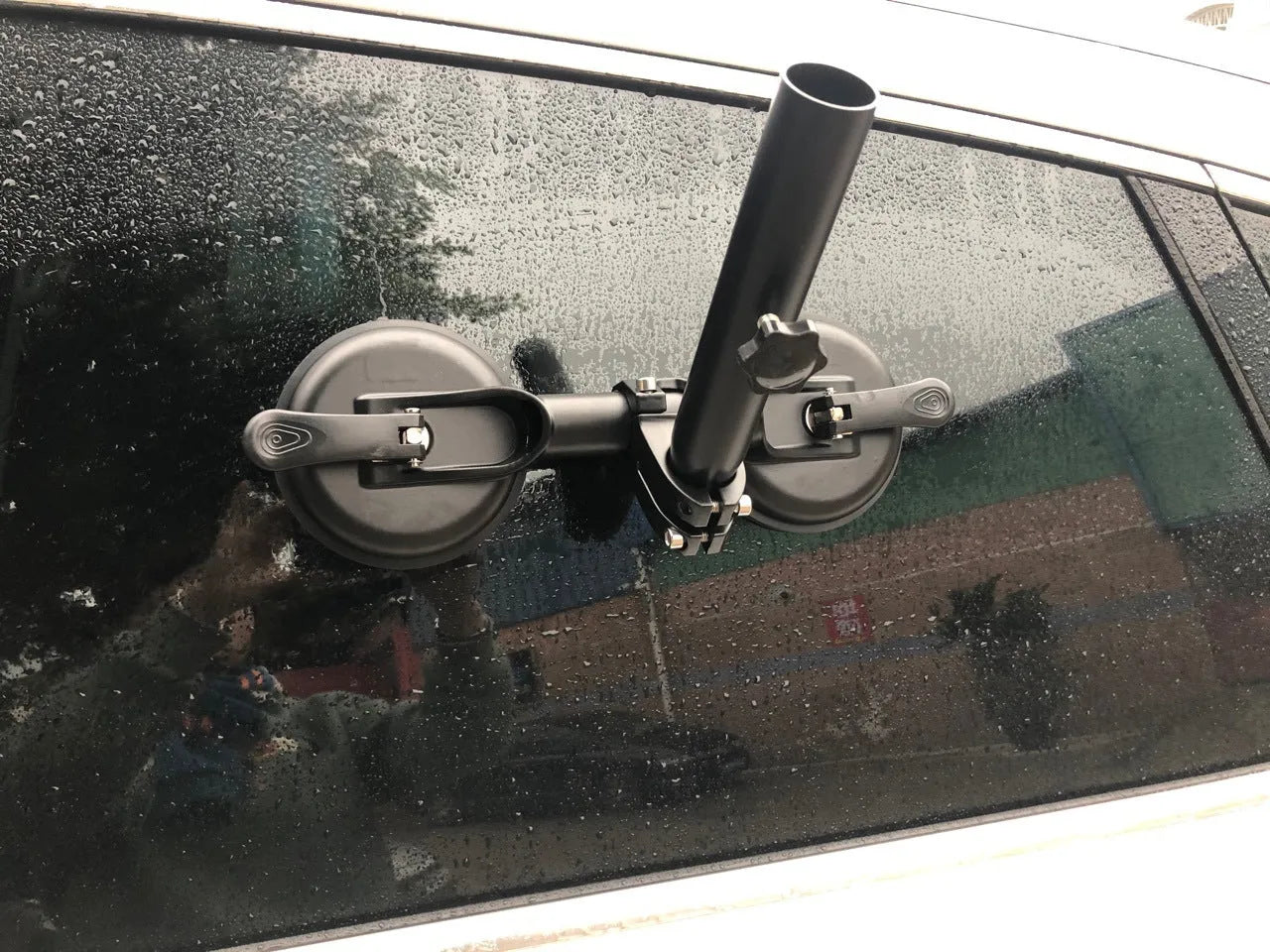 Black off-road car sucker base flagpole mount with round glass suction cup