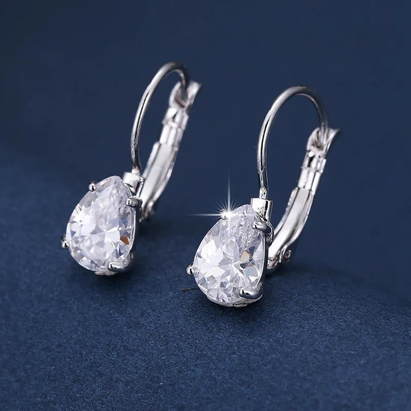 Women's drop-shaped metal earrings in gold or platinum colour with inlaid gem details