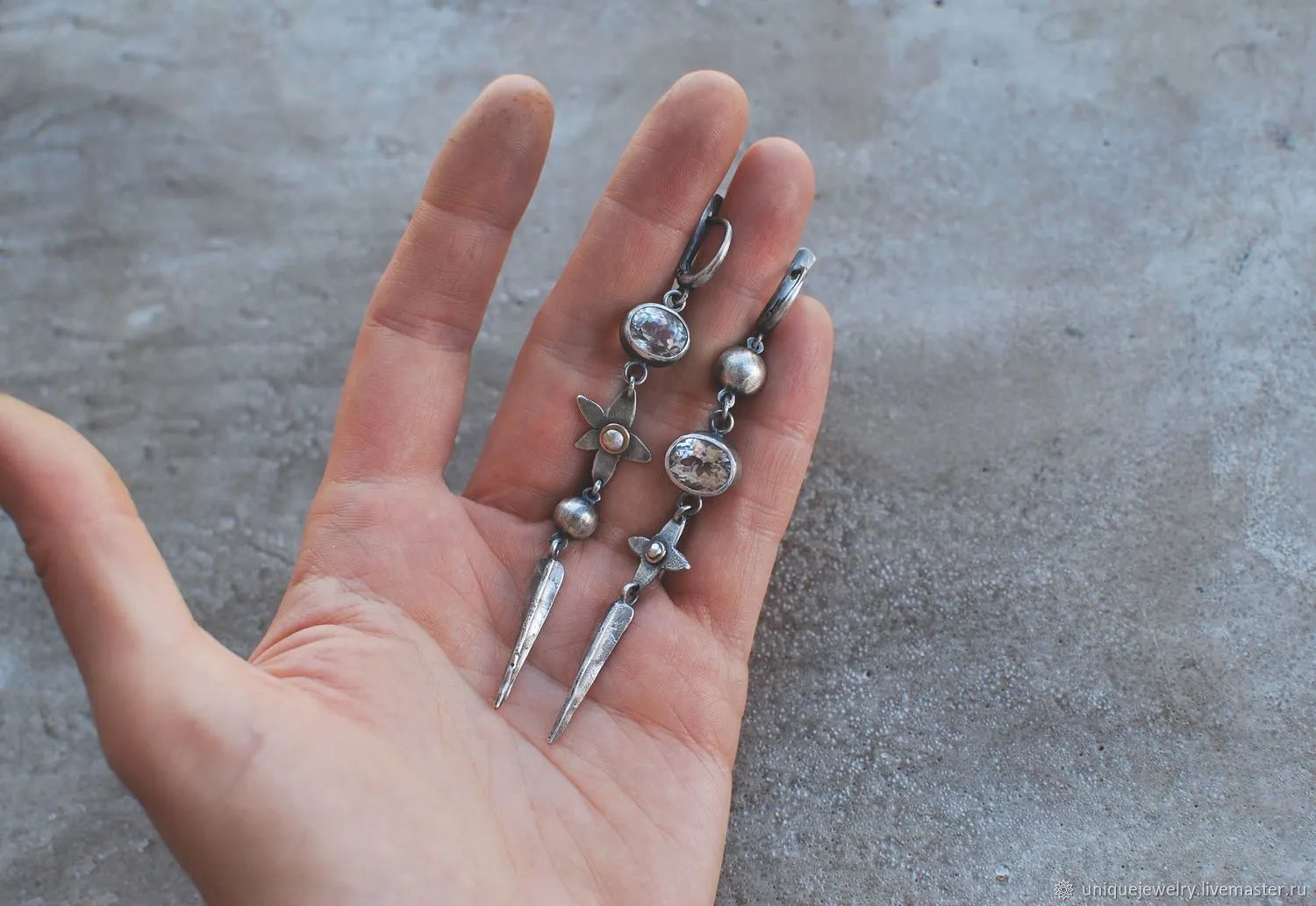 Geometric ancient silver-plated rhinestone pendant earrings with long drop design