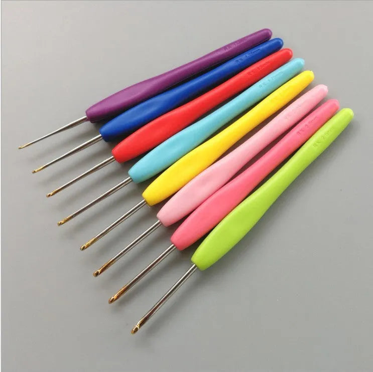 Set of 16 crochet hooks with thick and thin handles inside a black PU storage bag.