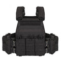 Men's camouflage tactical vest in wear-resistant polyester for outdoor training.