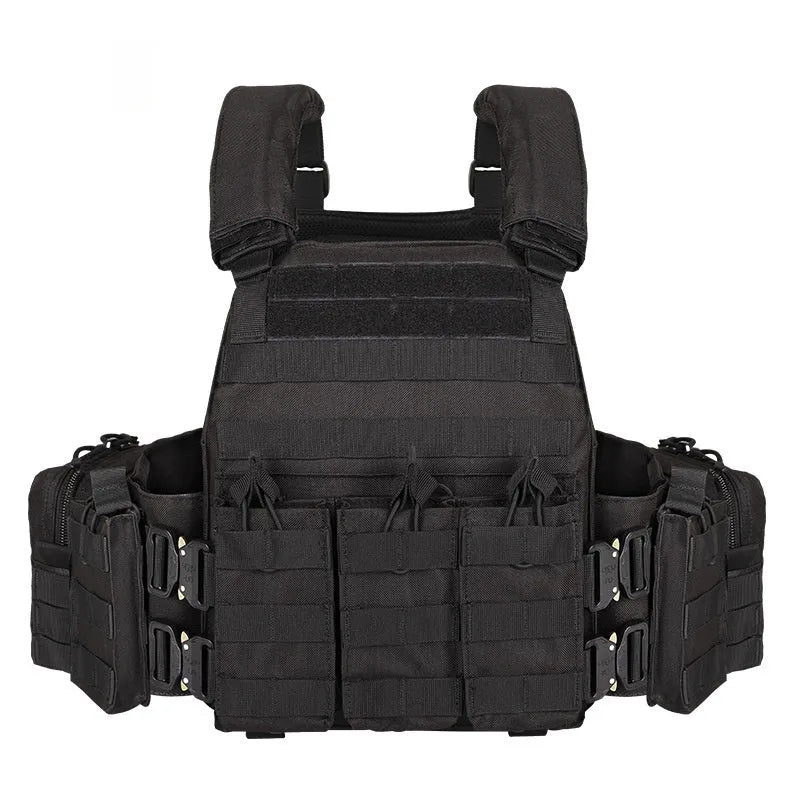 Men's camouflage tactical vest in wear-resistant polyester for outdoor training.