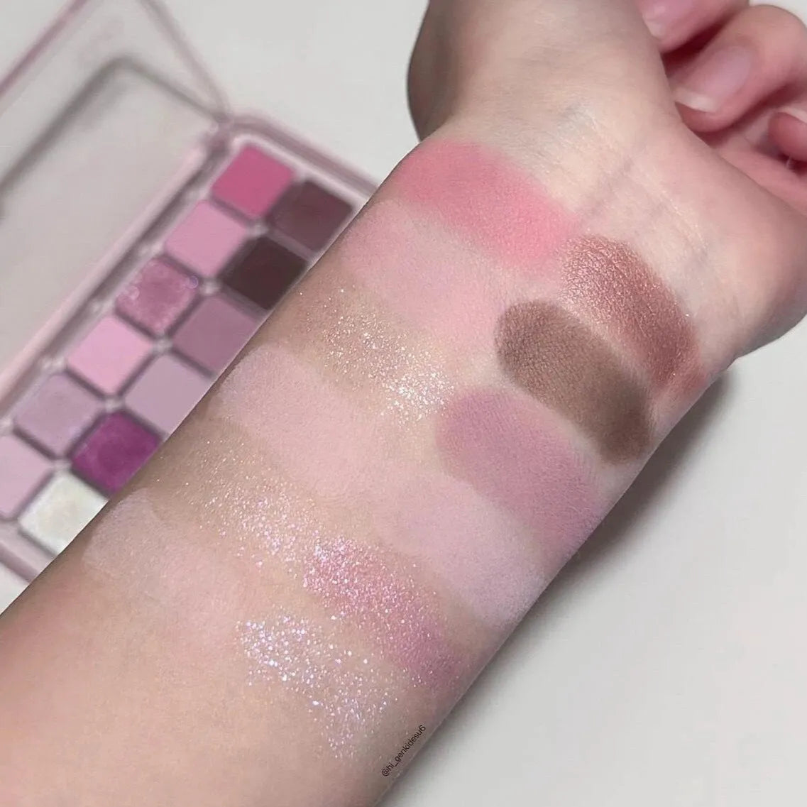 Creative Home 12-colour eye shadow palette showing Peach Apple and Cherry Plum shade options