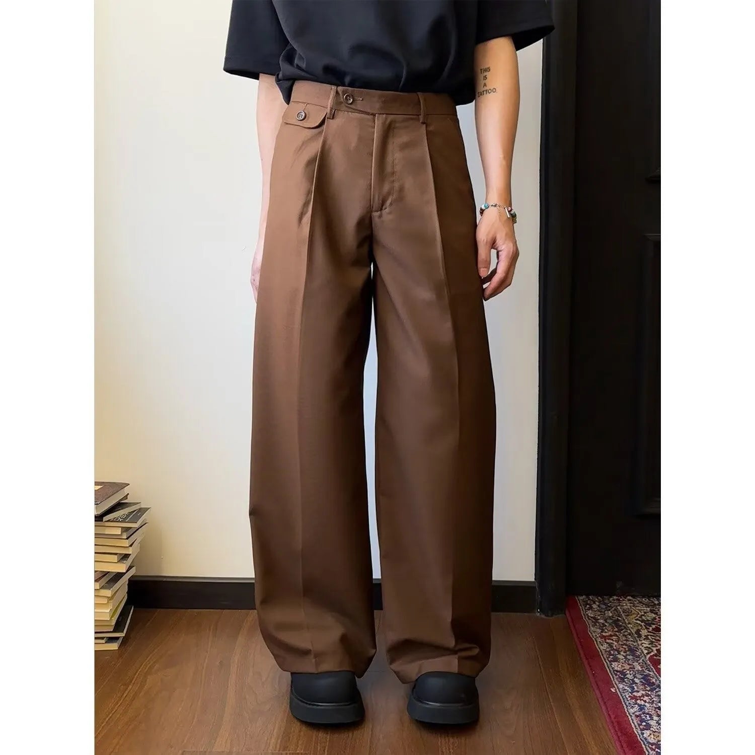 Men's straight-leg loose-fit trousers in brown and black solid colours