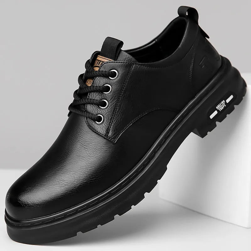 Retro outdoor men's casual shoes in black with round toe design and leather sole