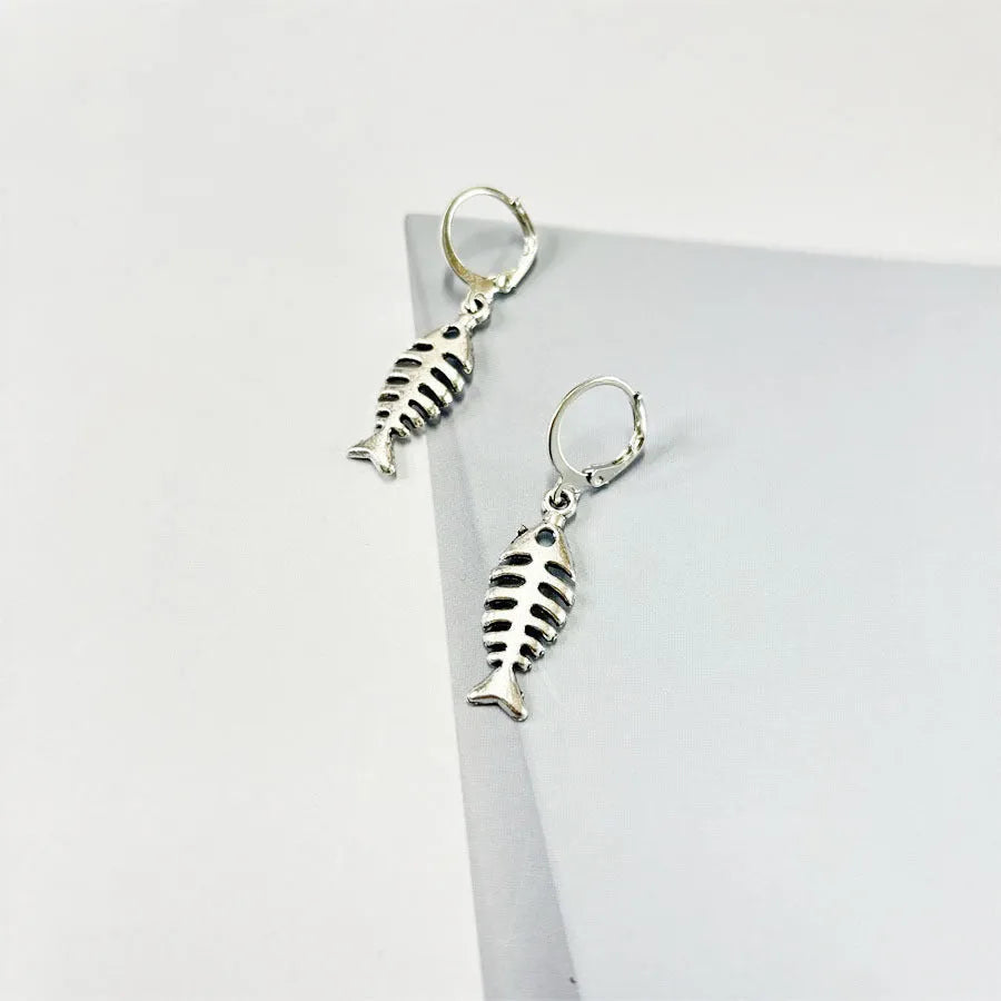 Women's vintage fishbone pendant necklace and matching earrings set with adjustable chain.