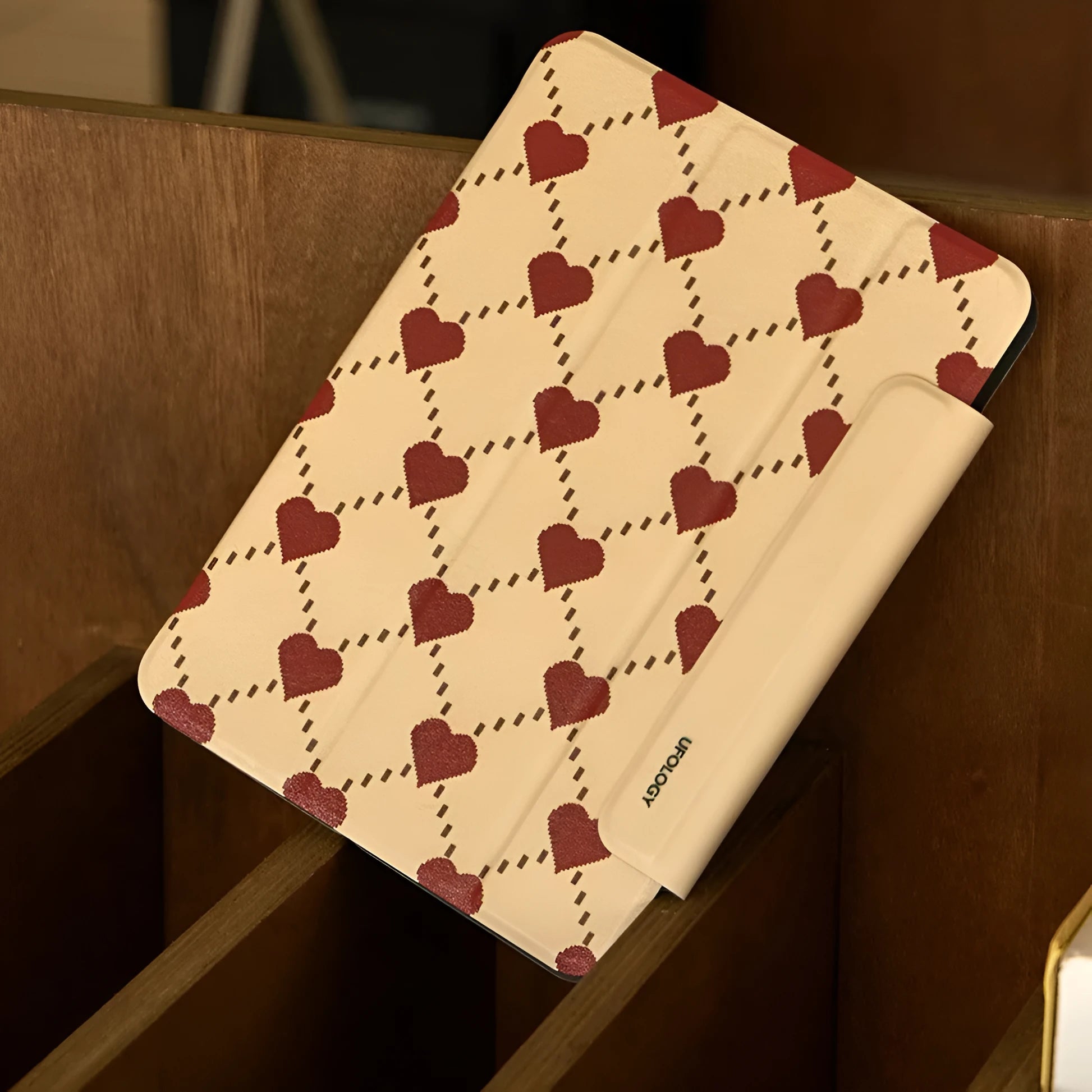 Flat polyurethane magnetic shell for Apple iPad Air 5 and iPad Air 4 tablets.