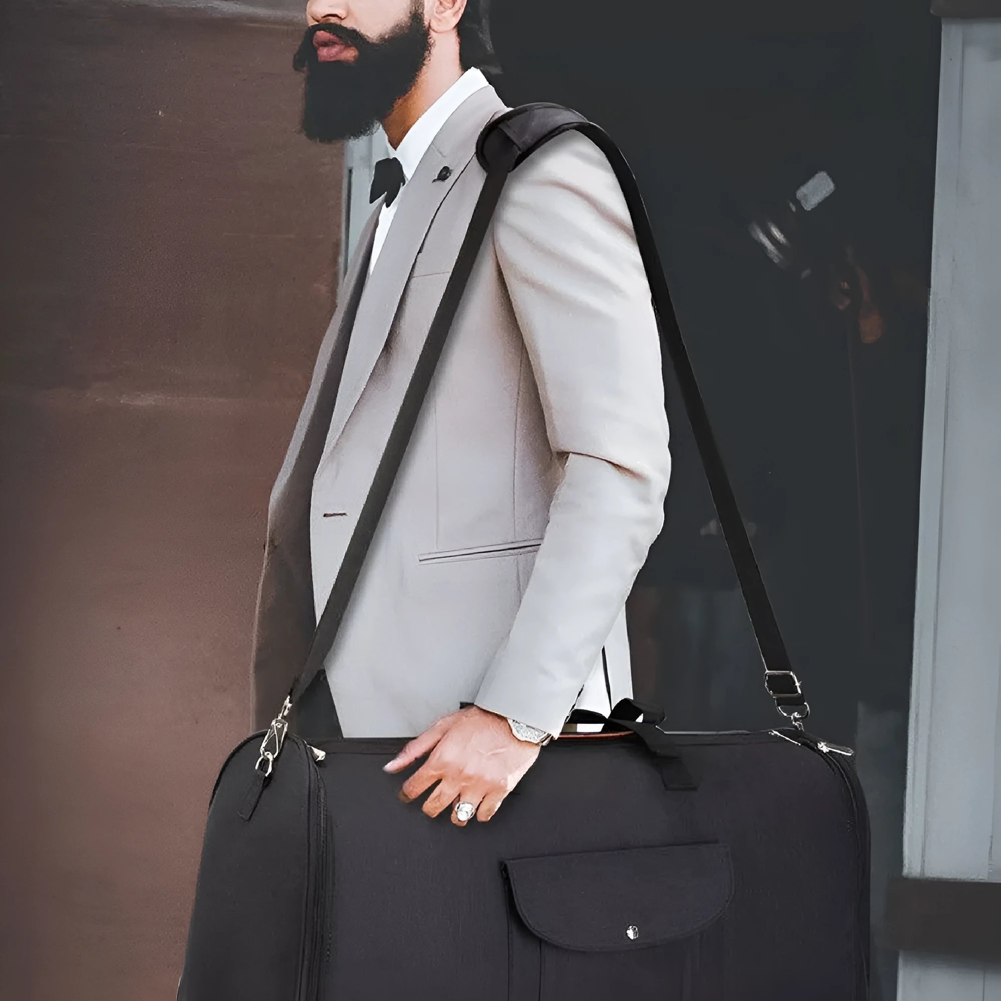Dark blue Oxford cloth duffel bag with 36-55 litre capacity for business travel