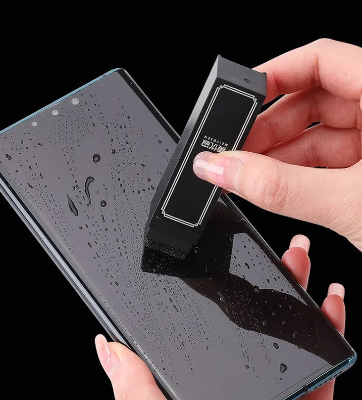 Black disposable mobile phone screen cleaner pack containing 40 decontamination wipes for portable device maintenance