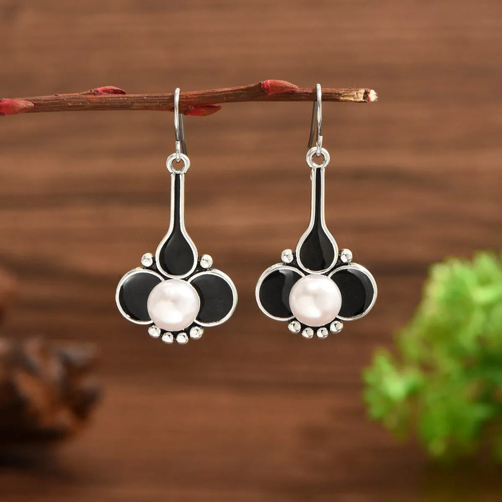 Retro creative women's electroplated alloy earrings with silver finish for fashion OL style