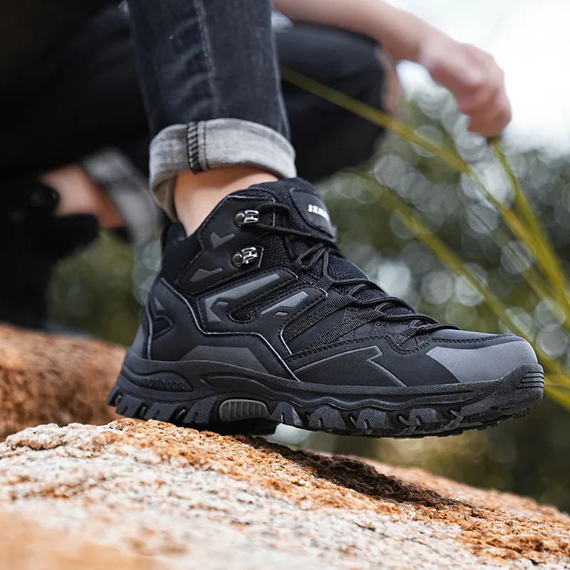 Women's flannel high-top hiking sneaker in multiple colours with front lace-up and rubber sole.