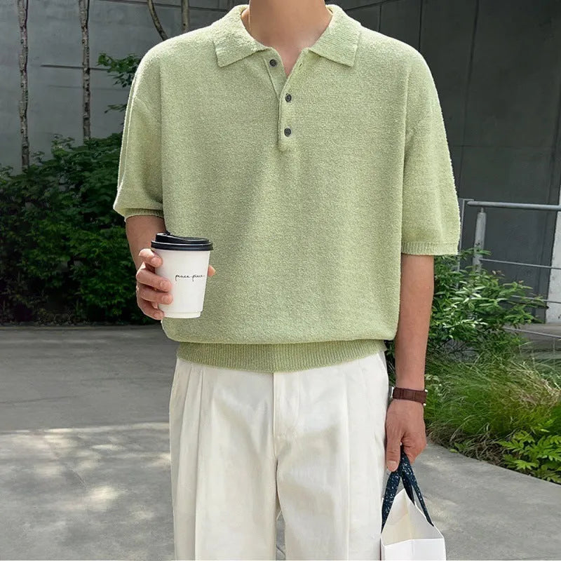 Men's caramel-colour retro knitted polo shirt with short sleeves and loose fit.