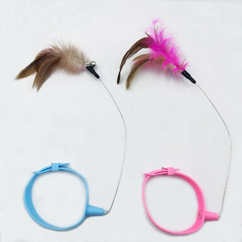 Collar-mounted cat toy with steel wire teaser, feather and bell elements, adjustable plastic collar for 17-27cm neck cats