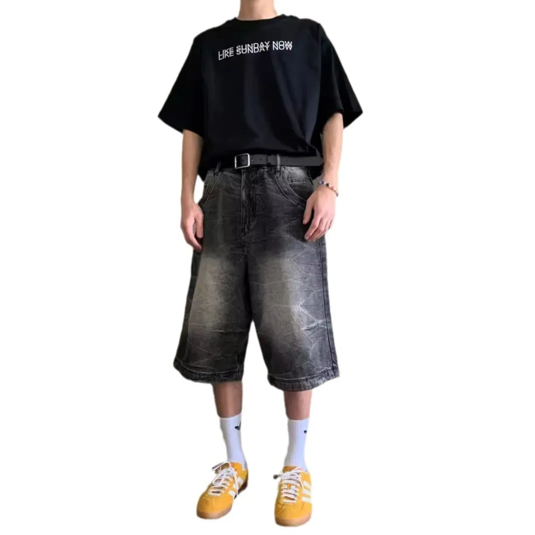 Men's loose washed denim shorts with straight-leg cropped design in retro style