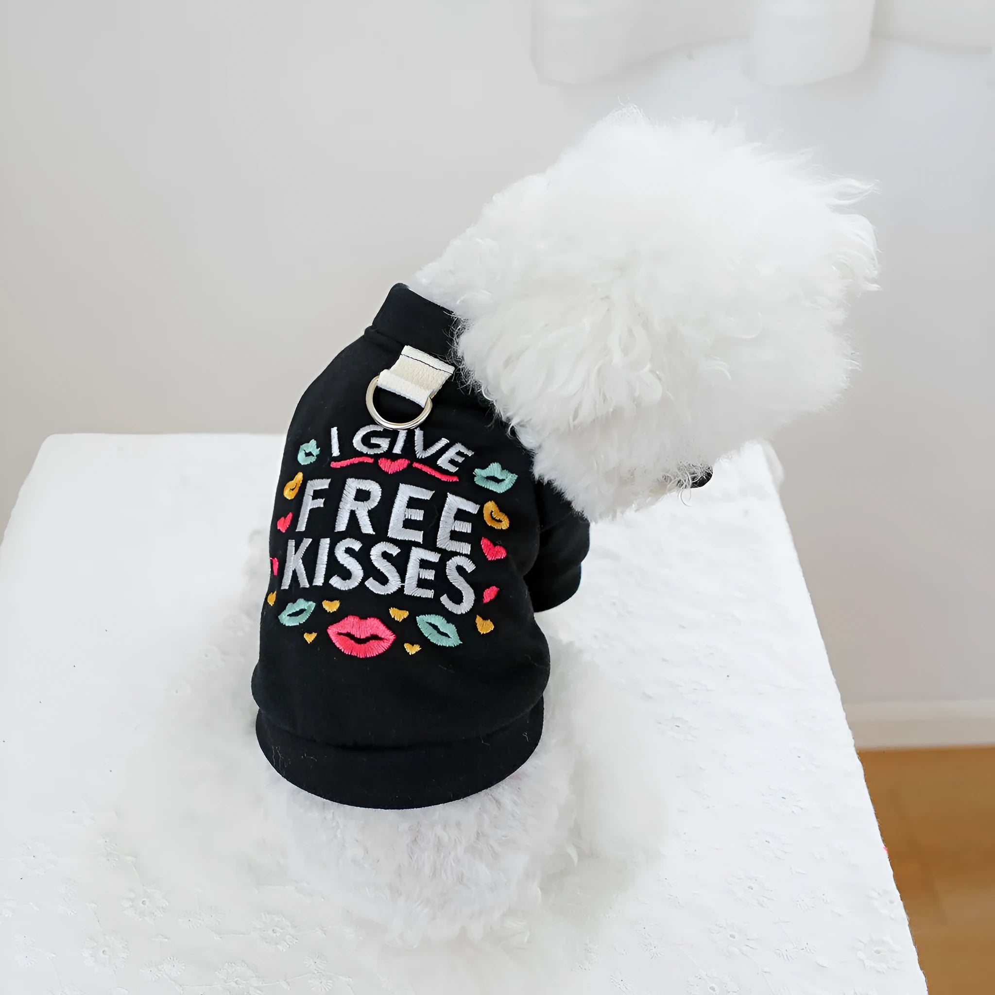 Pet jumper with kiss sweater pattern for dogs or cats in polyester fabric