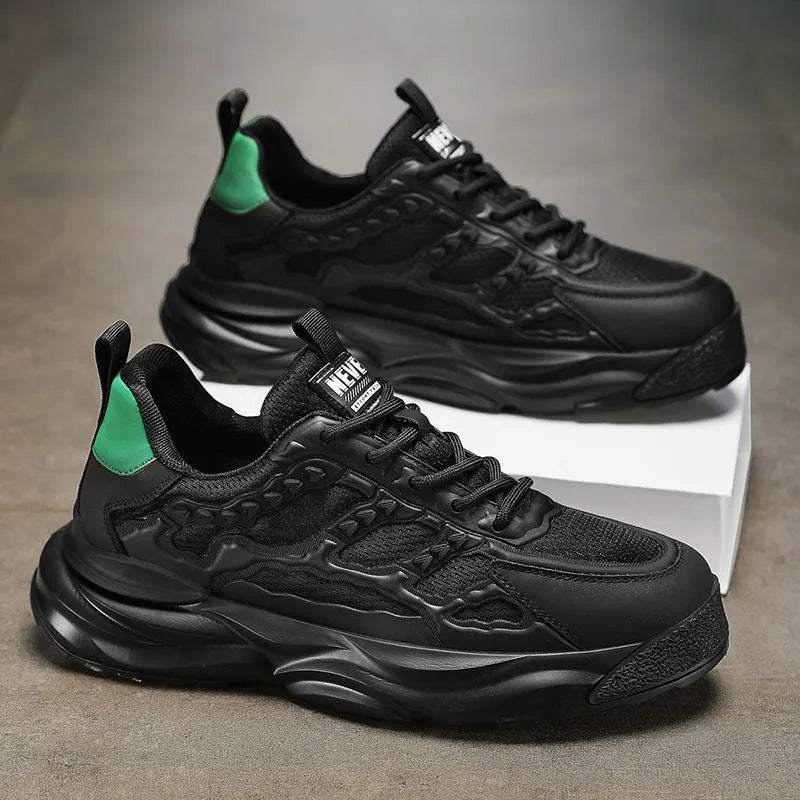 Men's solid colour breathable mesh shoes in white or black with round toe